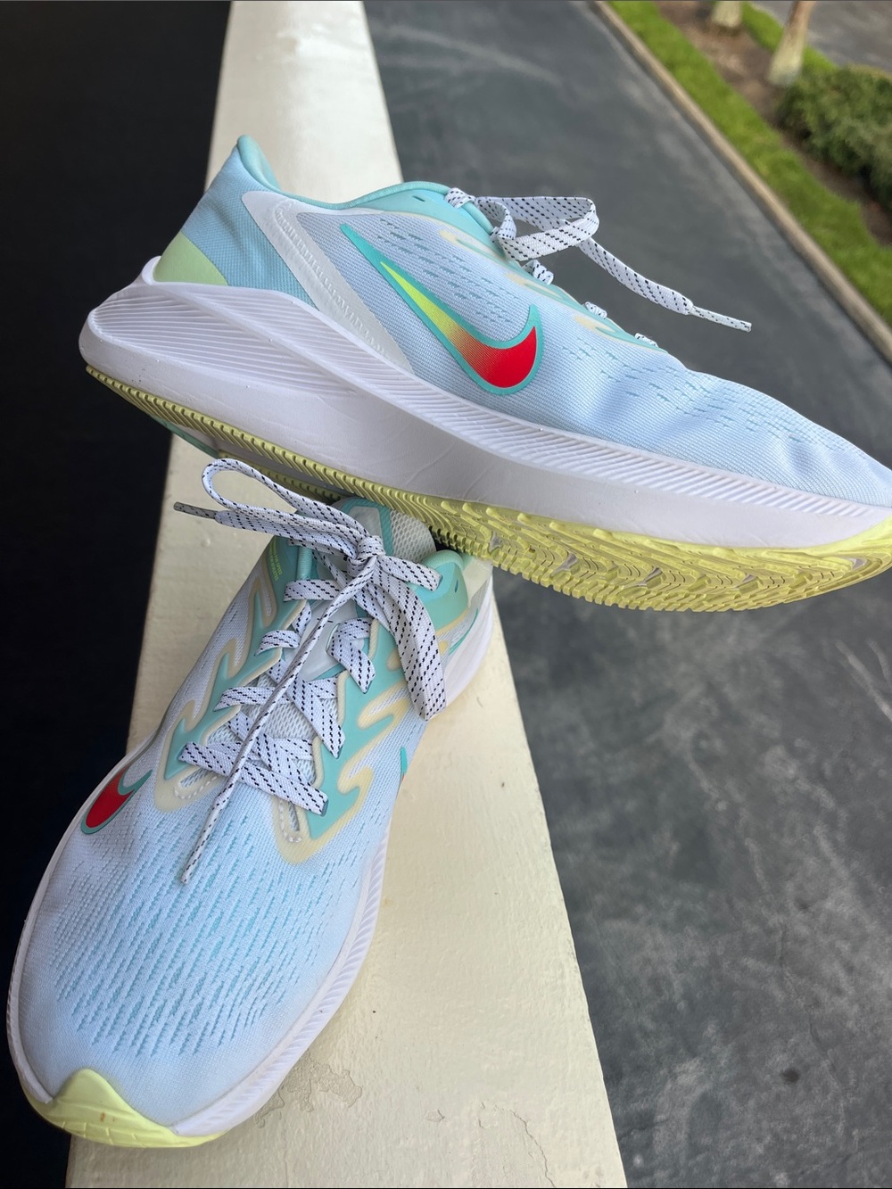 Nike Women's Aqua Mesh Running Shoes with Red Swoosh and Yellow Accents - Picture 7 of 7
